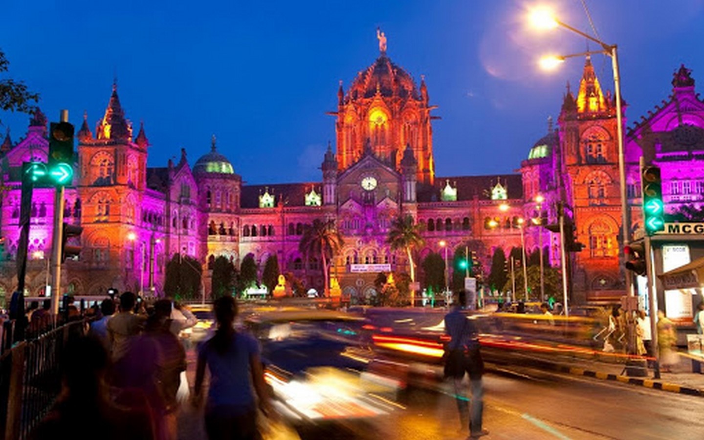 Contrast in the cityscape of Mumbai - Sheet5