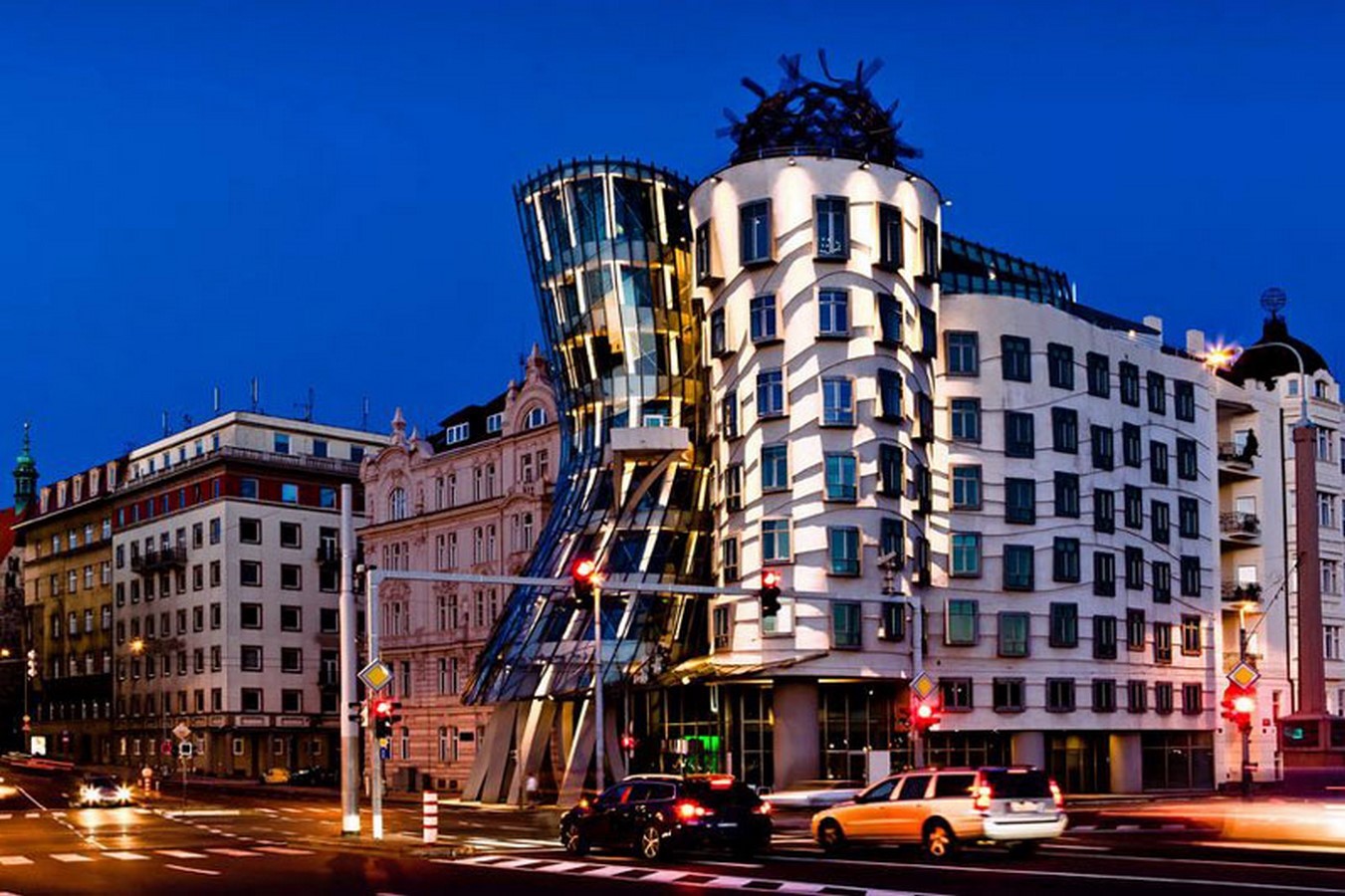 Famous buildings - The Dancing House by Frank Gehry and Vlado Milunic - Sheet1