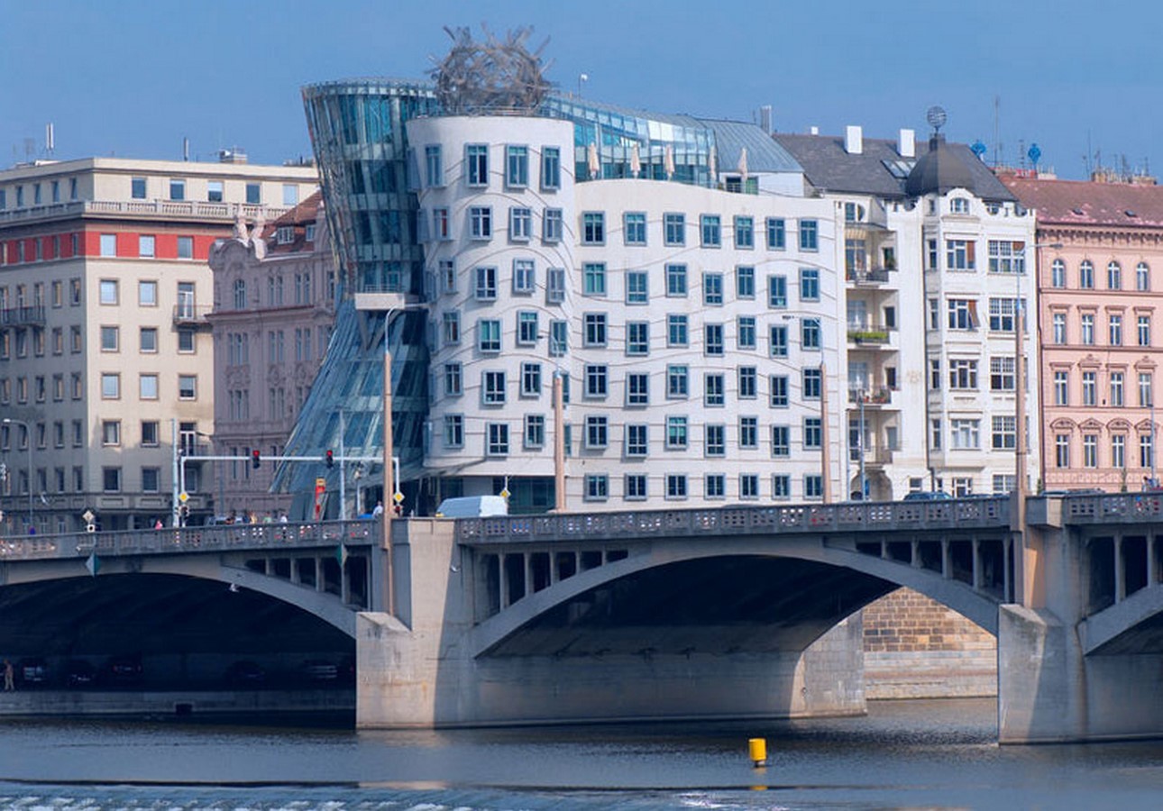 Famous architecture - The Dancing House by Frank Gehry and Vlado Milunic - Sheet3