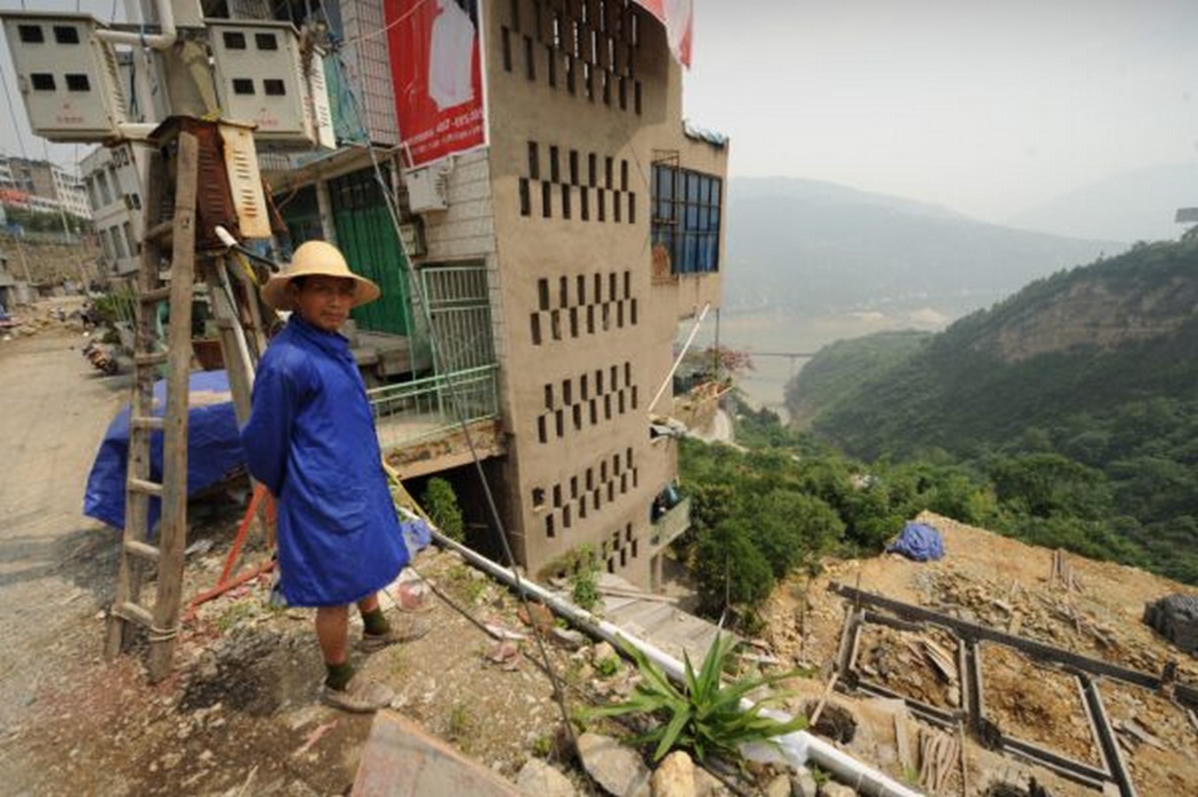 Three Gorges Dam by Pan Jiazheng- The world's Largest hydroelectric dam - Sheet17