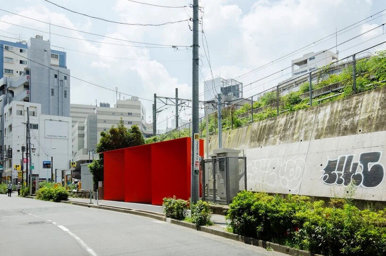 Nao Tamura Designs All red restroom for the Tokyo Toilet Initiative2