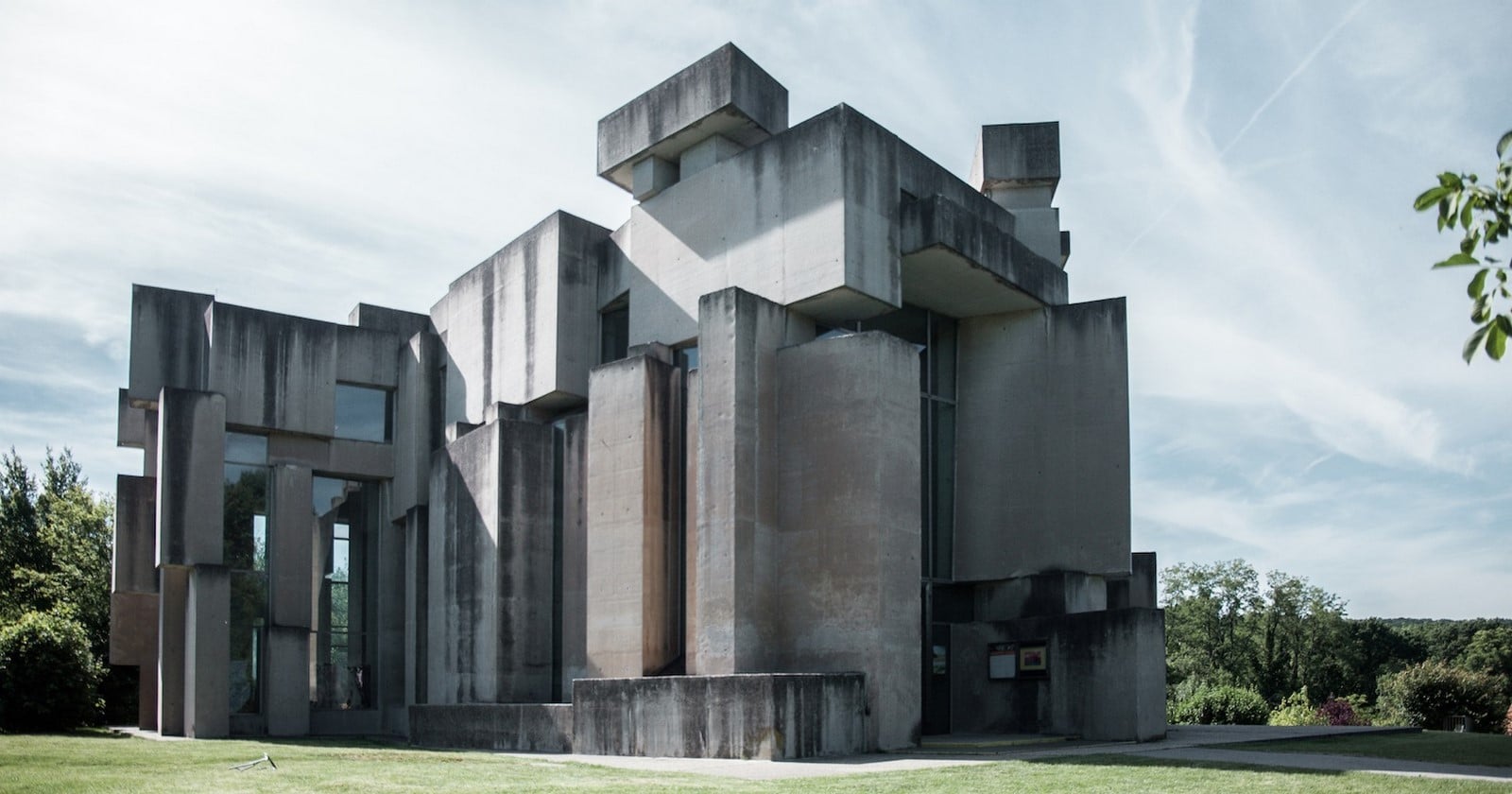 10 Examples of Brutalist Architecture around the world - Sheet11