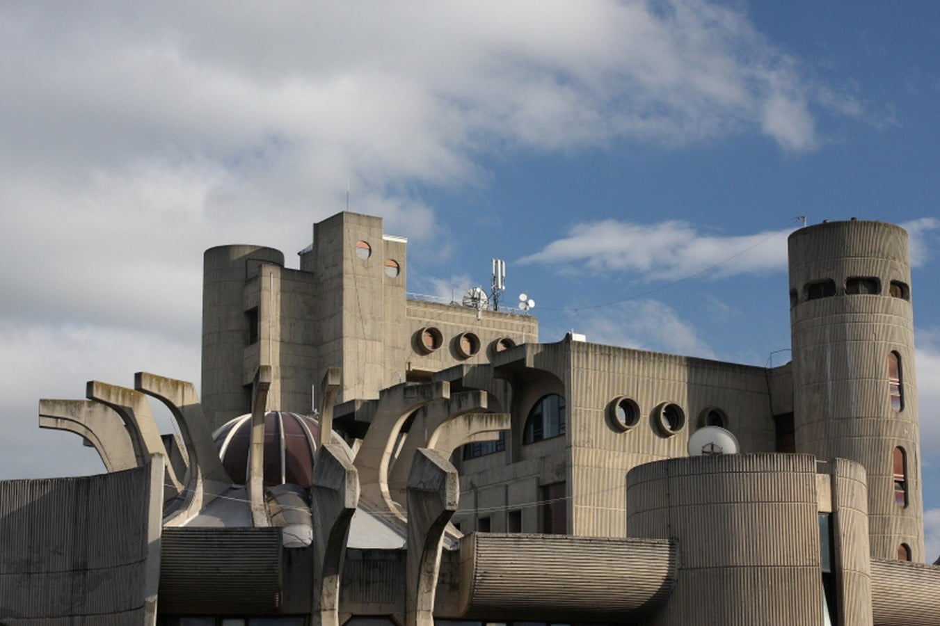 10 Examples of Brutalist Architecture around the world - Sheet2