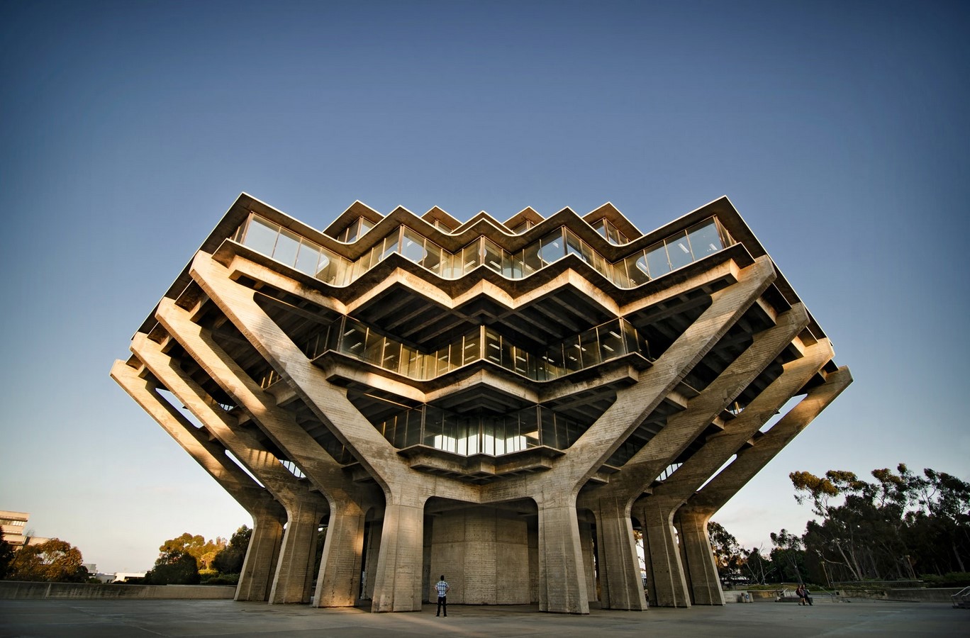 10 Examples of Brutalist Architecture around the world - Sheet3