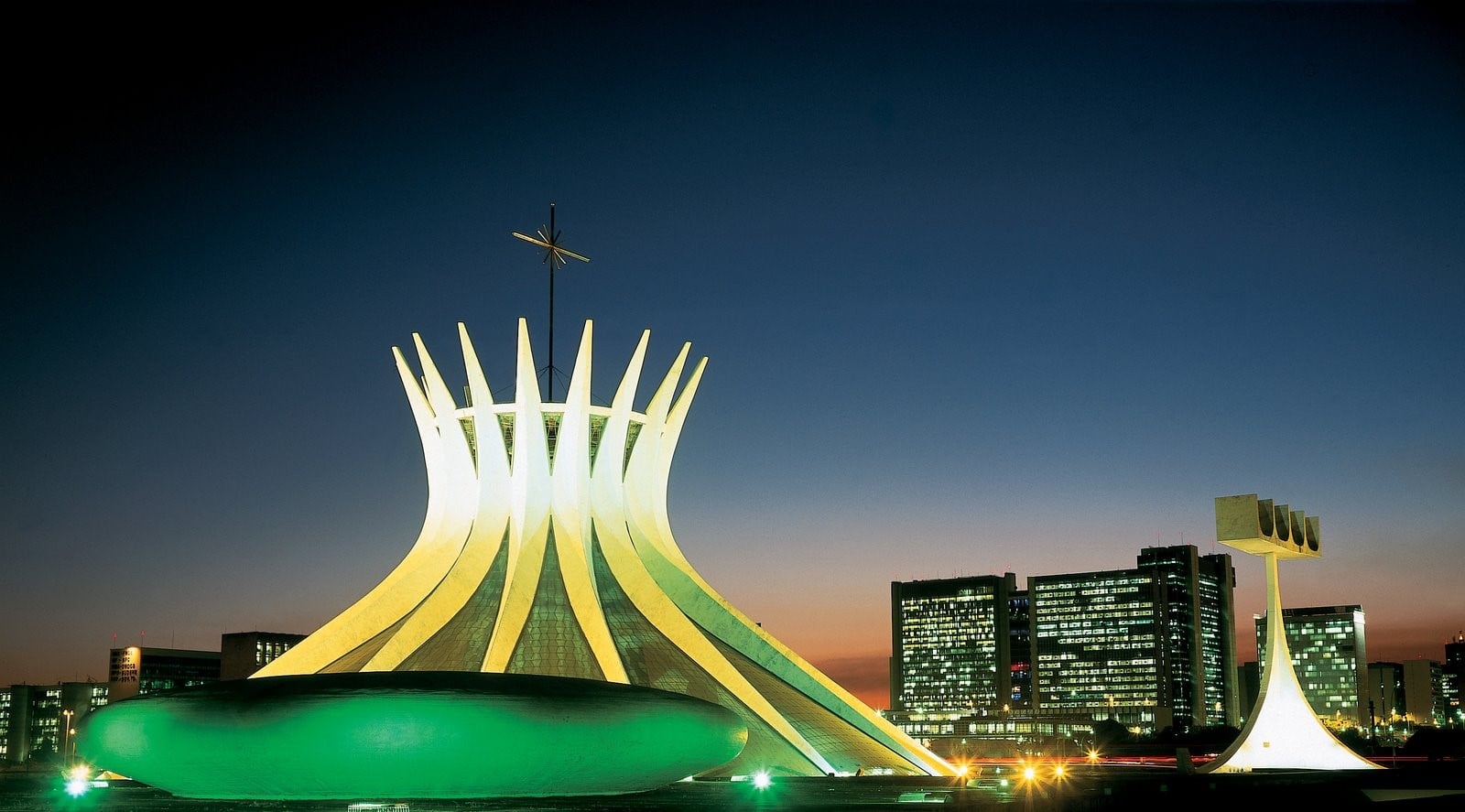 Cathedral of Brasília by Oscar Niemeyer-Hyperbolic structure built from Concrete - Sheet2