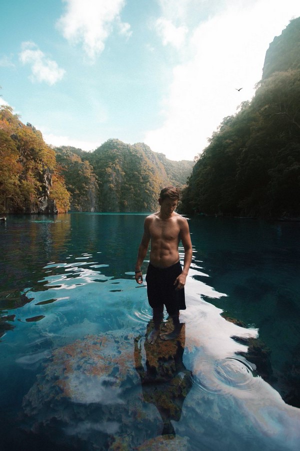 10 travelling youtubers that architects must follow! - Sheet4
