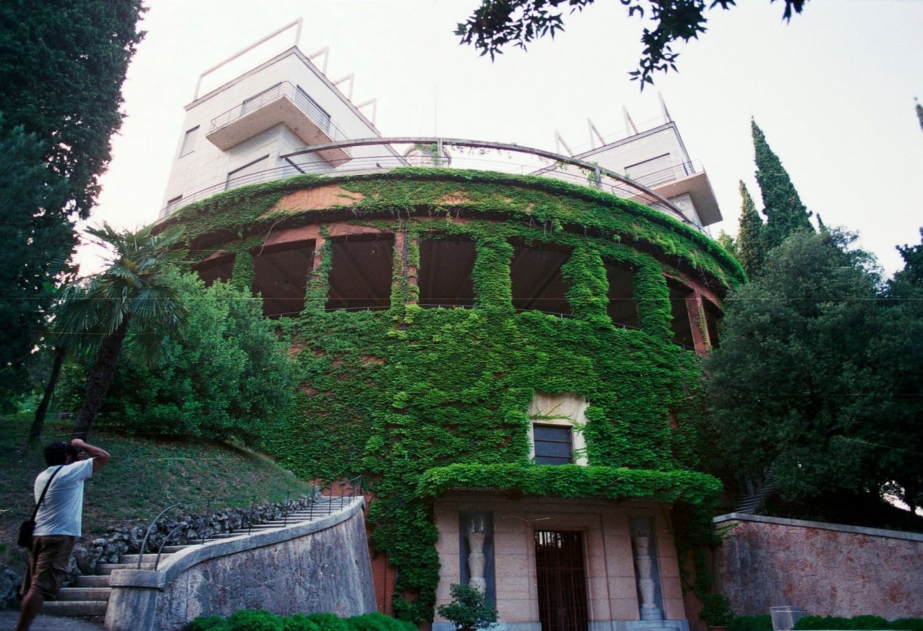 8 Examples of surrealistic modern architecture around the world - Sheet3