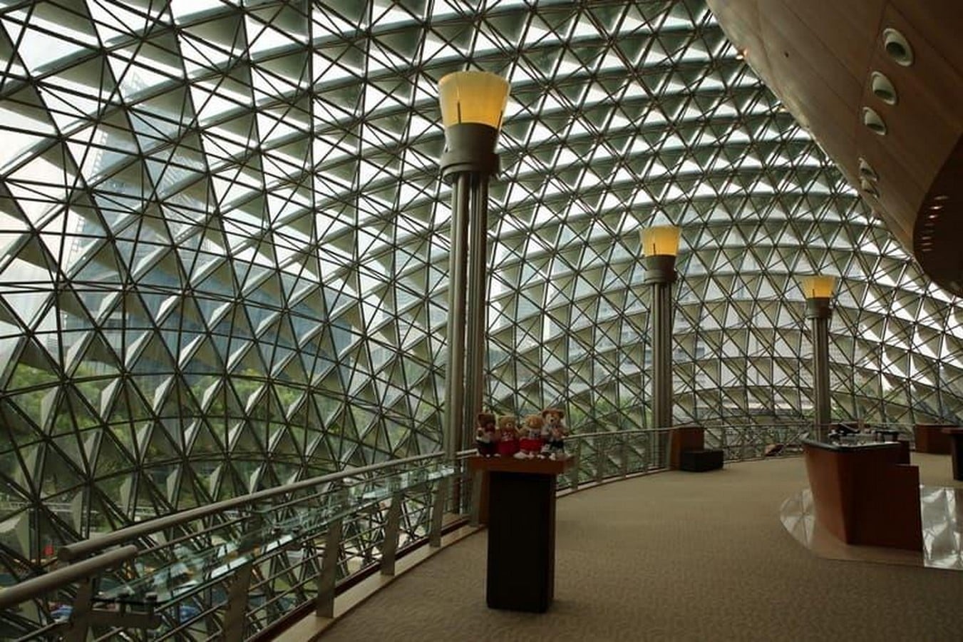 Examples of Biomimicry used in climate responsive architecture - Sheet6