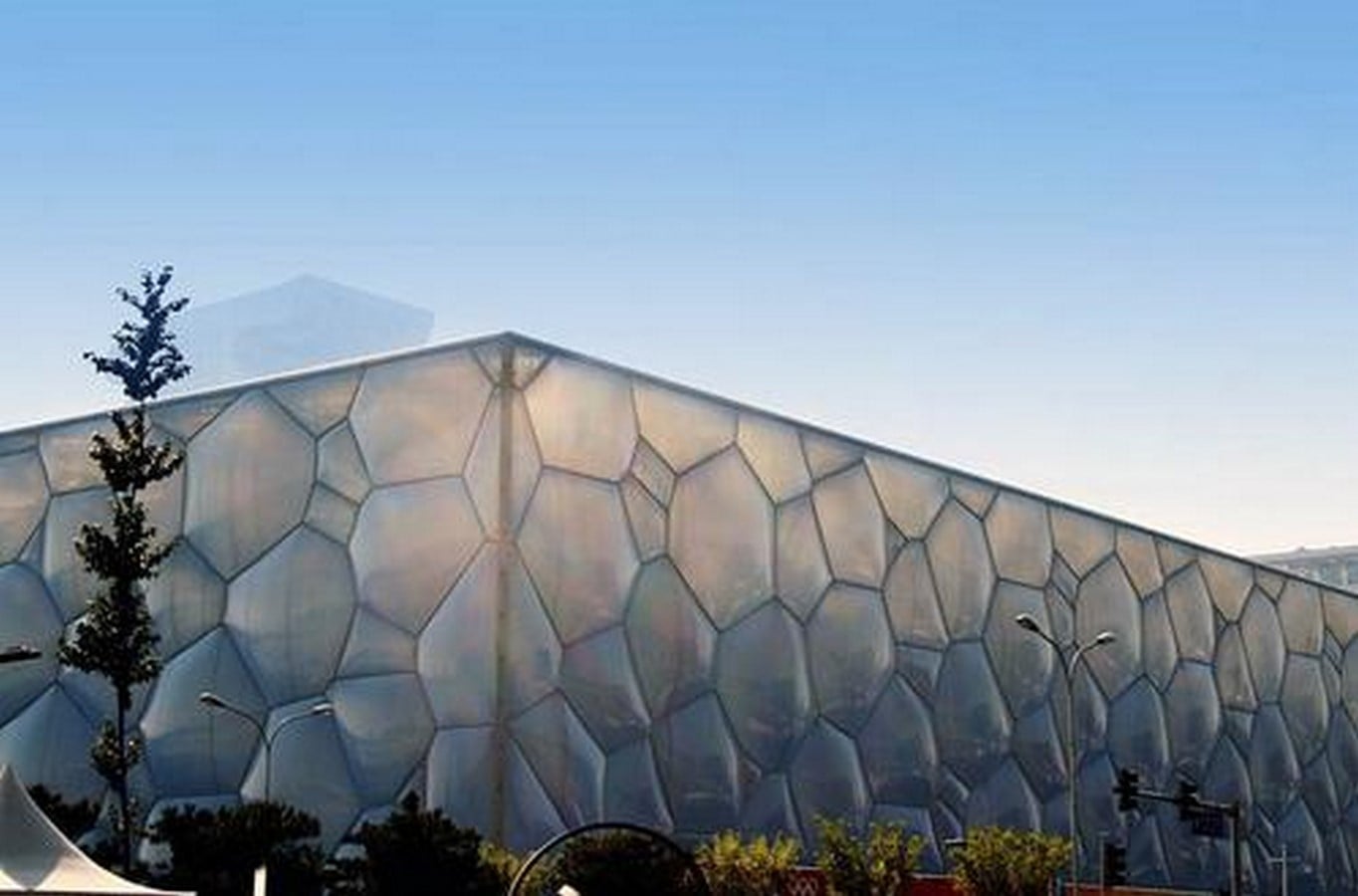 Examples of Biomimicry used in climate responsive architecture - Sheet9