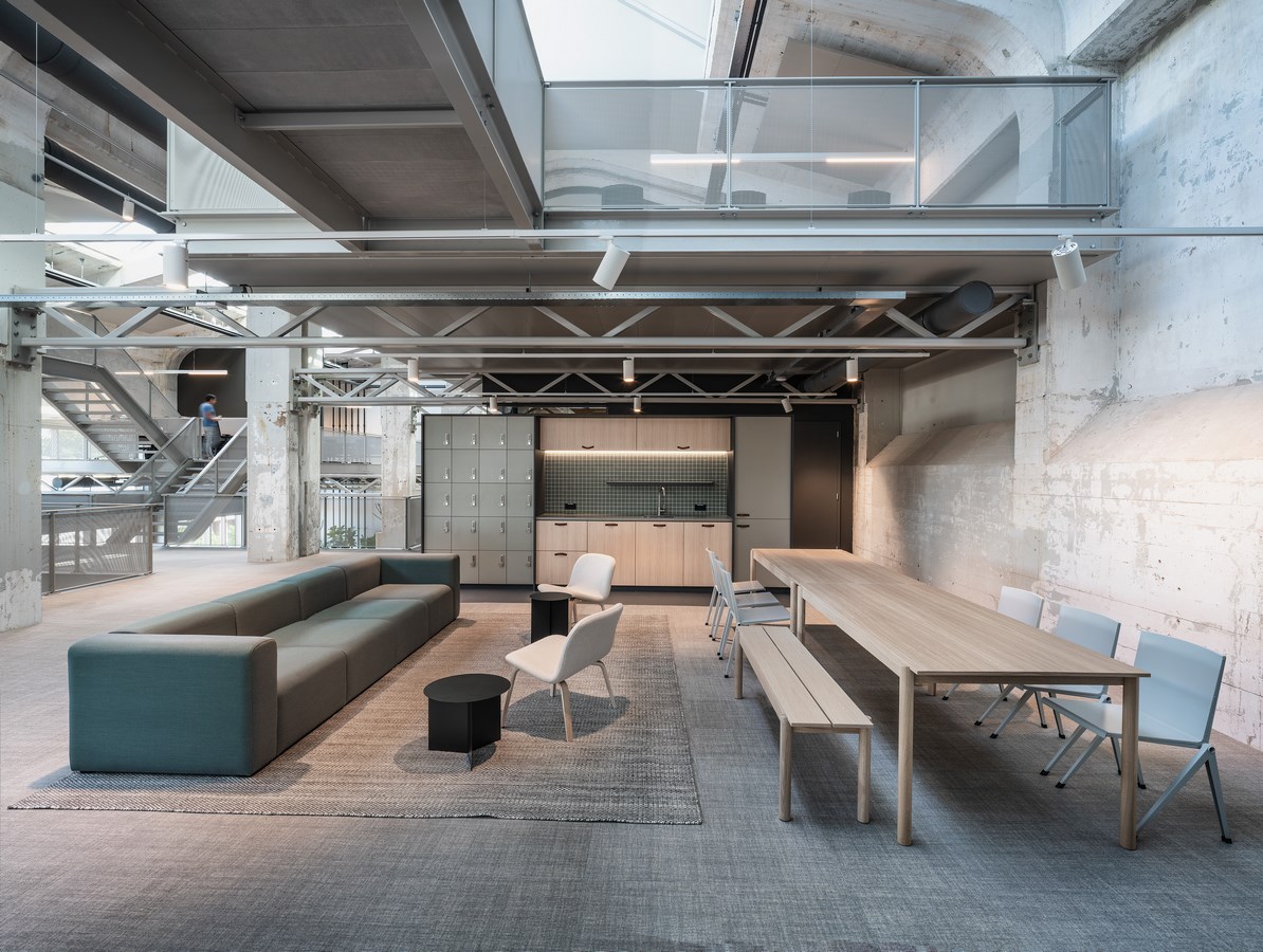 Factory hall transforms into dynamic office by HofmanDujardin - Sheet14