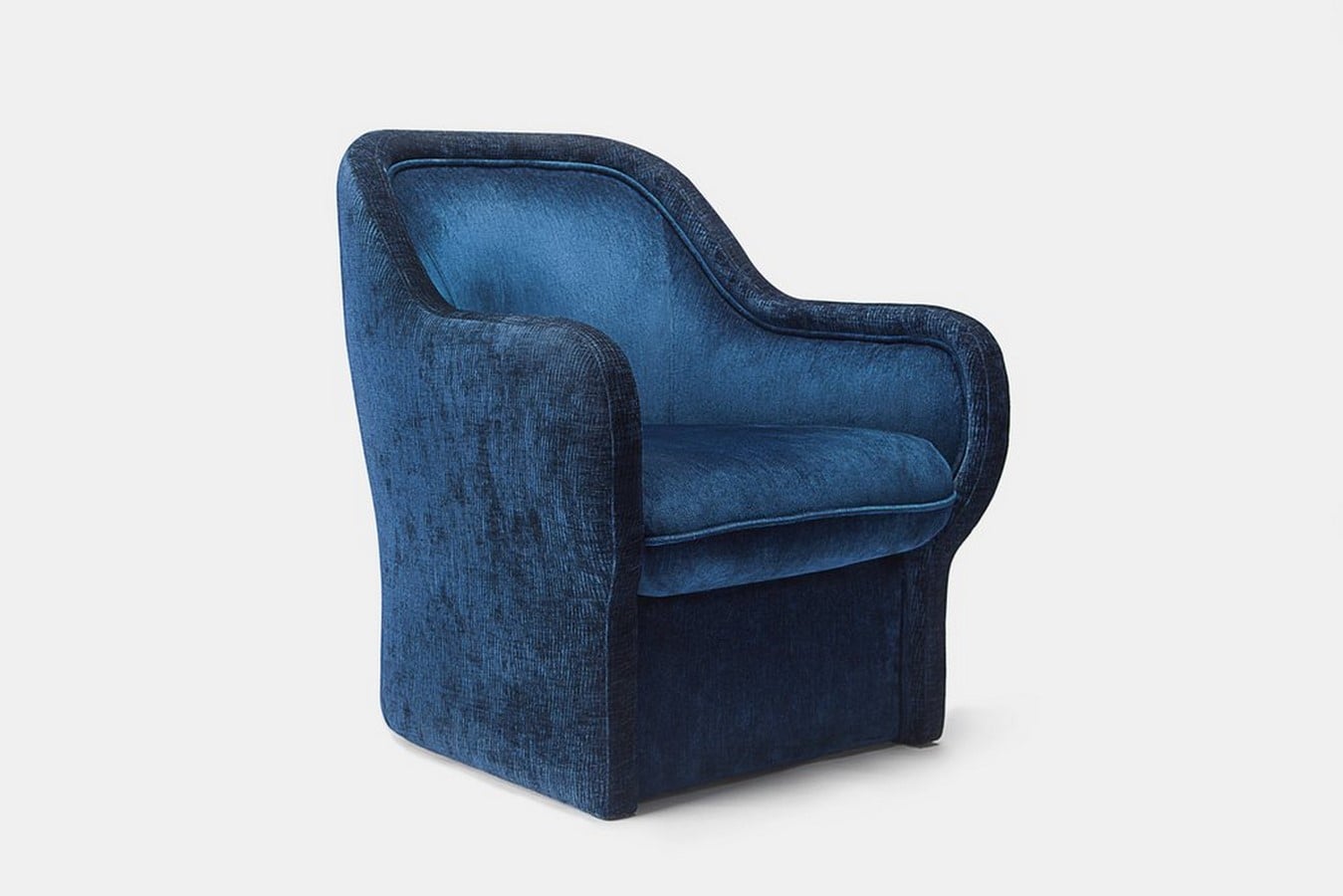 Sapphire Lounge Chair ©<a href="https://www.josmostudio.com/products/pixa-side-table?_pos=1&amp;_sid=ae5a5cbe4&amp;_ss=r"><span style="font-weight: 400;">www.josmostudio.com</span></a>
