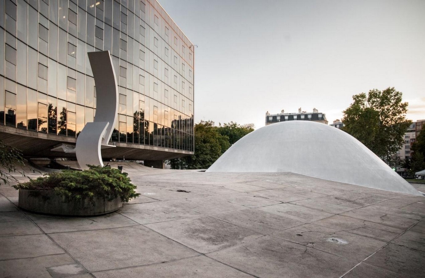 French Communist Party Headquarters by Oscar Niemeyer Rare European works - Sheet4