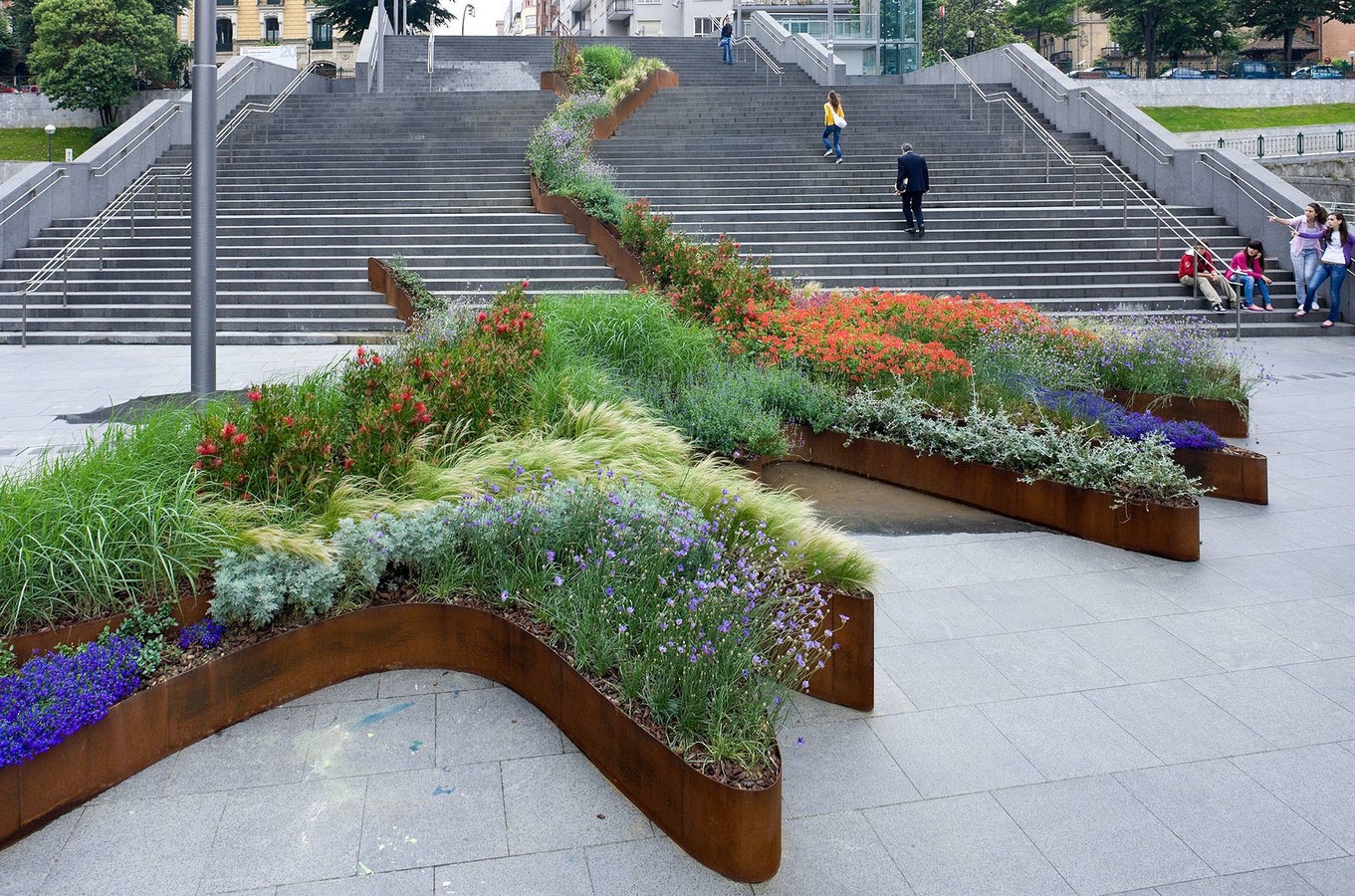 THE GARDEN THAT CLIMBS THE STAIRS - Sheet3