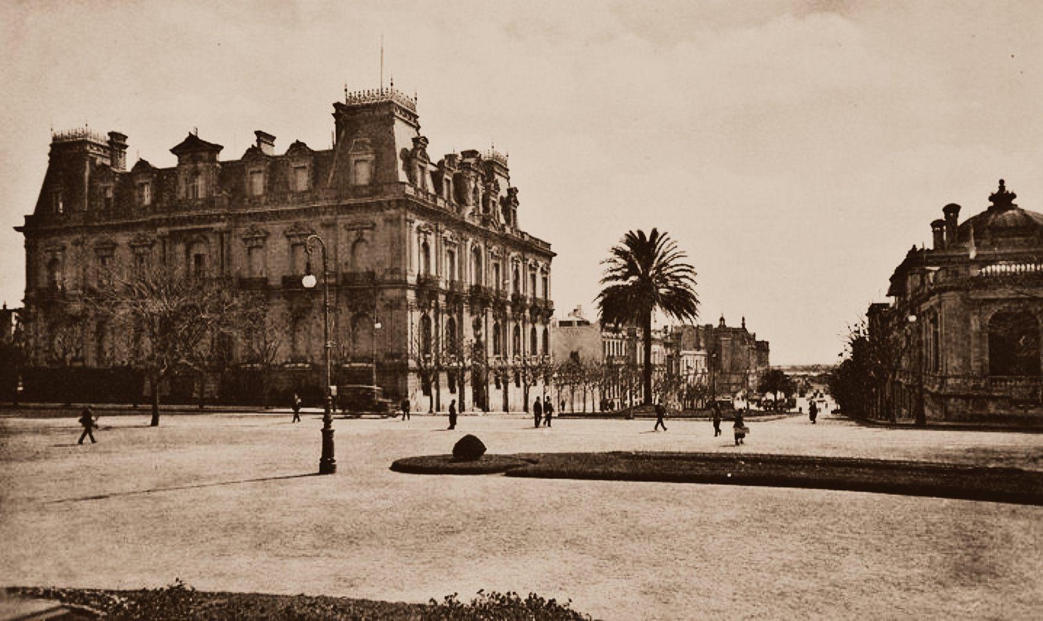 Ortiz Basualdo Palacio by Jules Dormal: Luxury lost with time - Sheet1