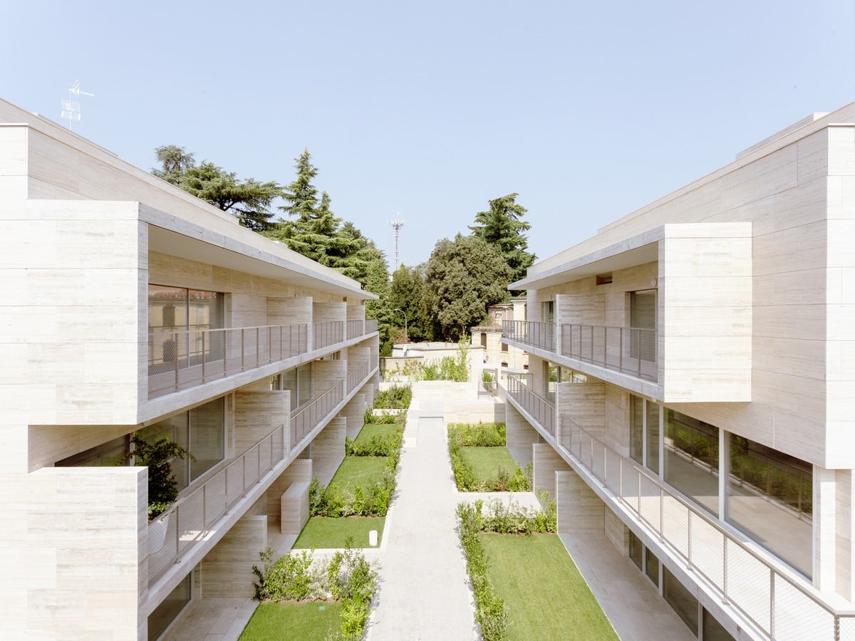 Álvaro Siza and COR Arquitectos create travertine housing in Lombardy - SHeet2
