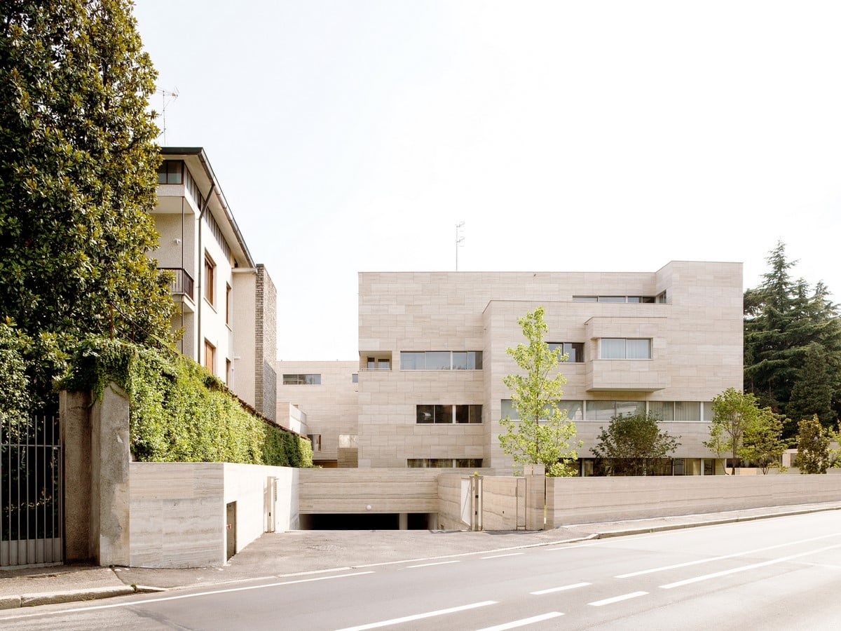Álvaro Siza and COR Arquitectos create travertine housing in Lombardy - SHeet5