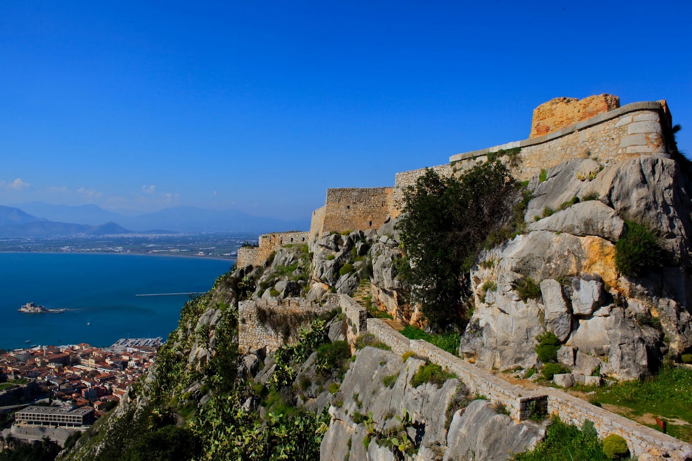 10 Reasons why architects must visit Greece