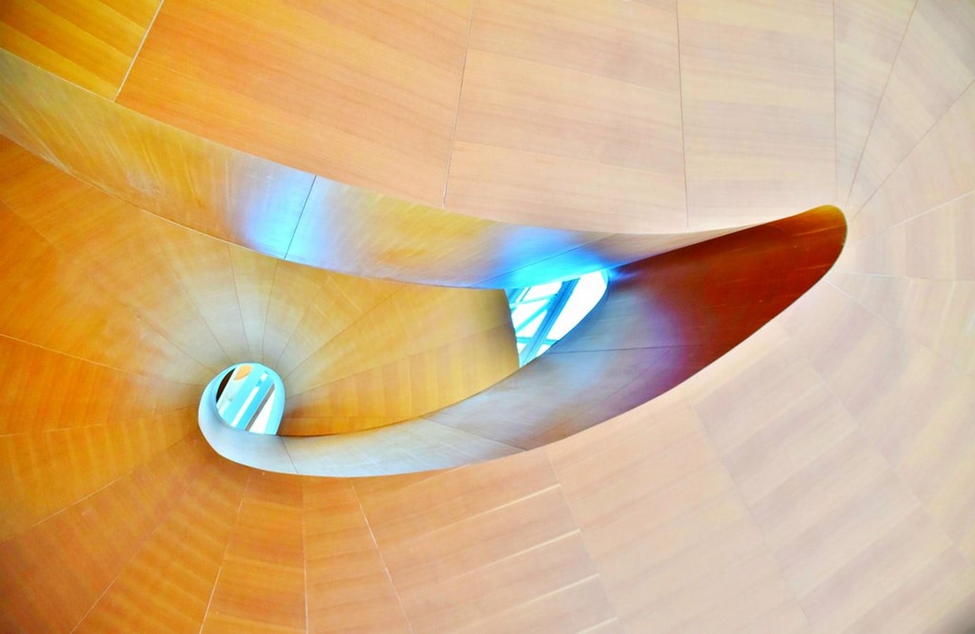 Floating staircase in the art gallery of Ontario’s Walker court by Frank Gehry - Sheet3