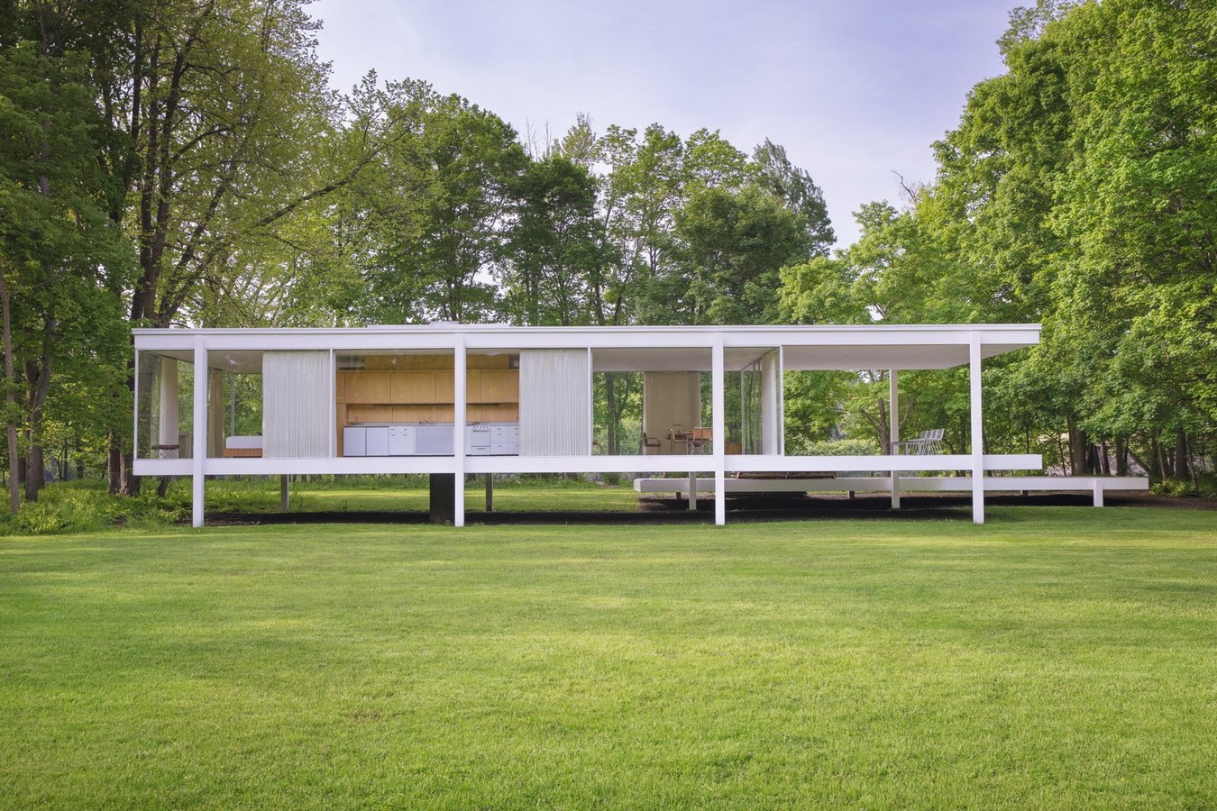 Farnsworth House by Mies van der Rohe: A bond between the House and Nature - Sheet3
