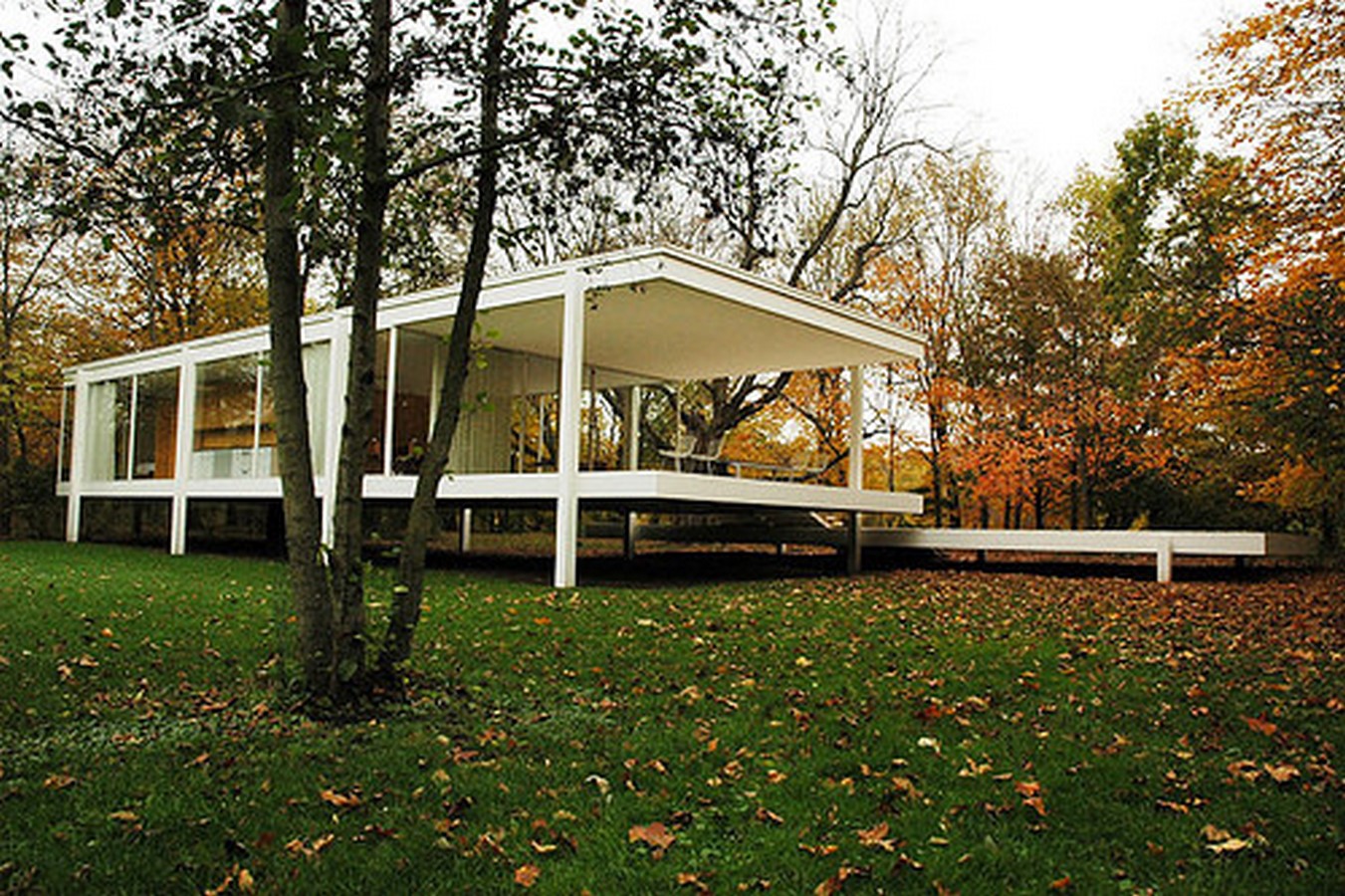 Farnsworth House by Mies van der Rohe: A bond between the House and Nature - Sheet5