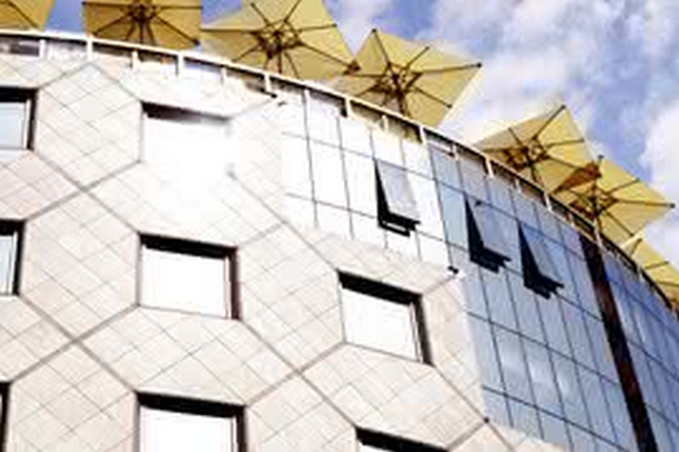 The Haas Haus by Hans Hollein: Contrasting with the adjacent - Sheet2