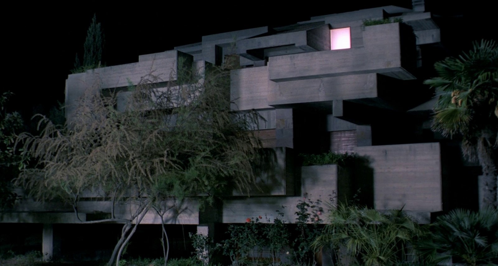 Brutalism in Architecture - 6 Examples of Movies with Brutalist Buildings - Sheet10