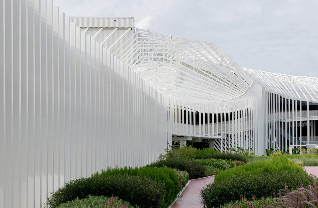 White Scaffold Made Of Slender Columns For Retail Center In Bangkok designed by Architectkidd - Sheet2
