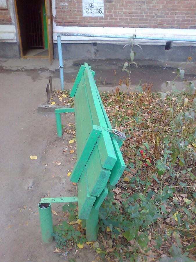 Hostile Architecture - Locked bench in Volgodonsk, Russia