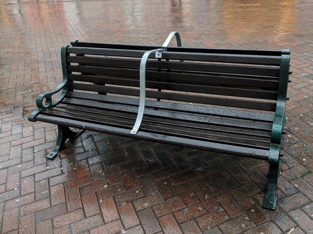 Hostile Architecture - Sectioned benches in England- Sheet1