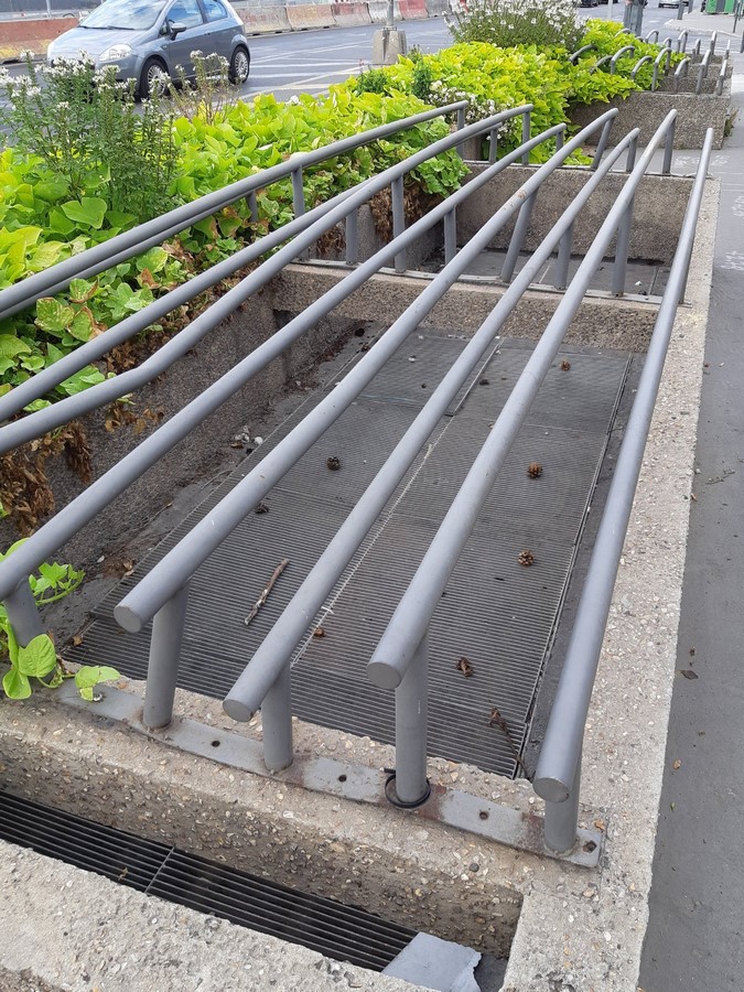 Hostile Architecture - Obstructed spaces in France- Sheet5