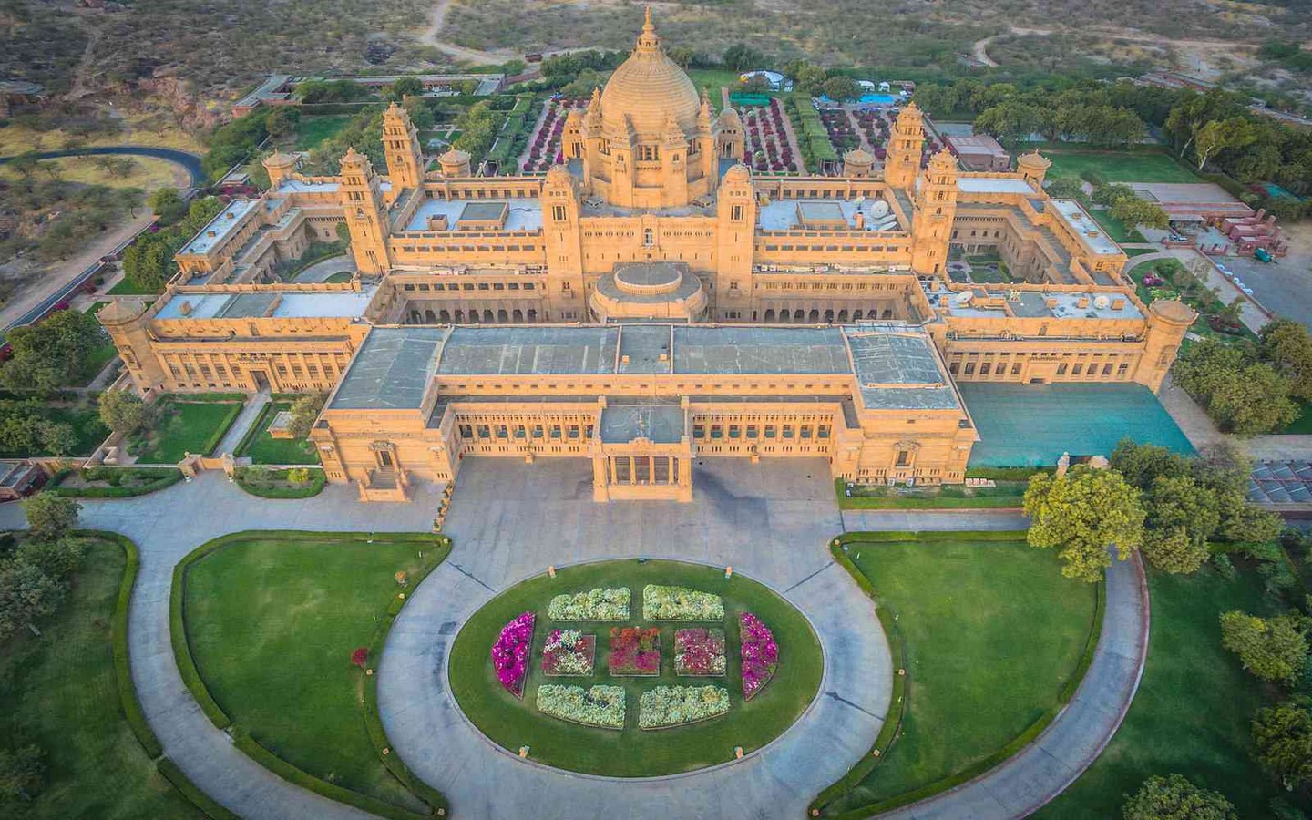 Architecture of royalty- Elements that make architecture royal.- Sheet2