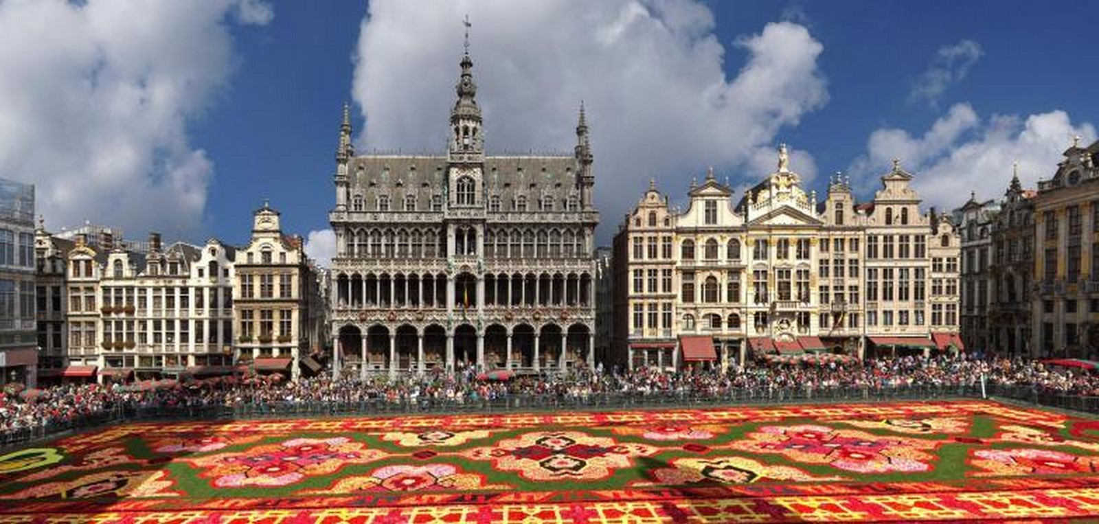 How can city squares act as tools for urban transformation - Sheet9