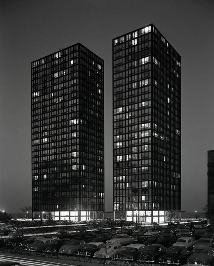 860-880 Lake Shore Driveo by Mies Van Der Rohe: Glass House apartments
