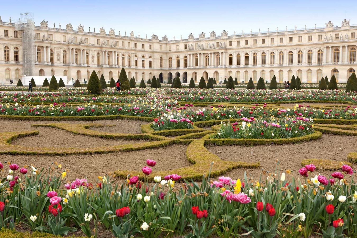 Architectural elements that depicted royalty in palaces and castles of Europe- Sheet1