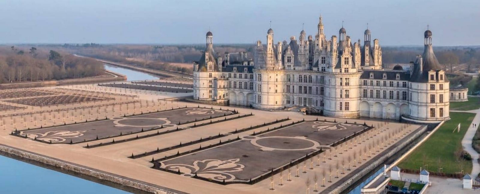 Architectural elements that depicted royalty in palaces and castles of Europe- Sheet9