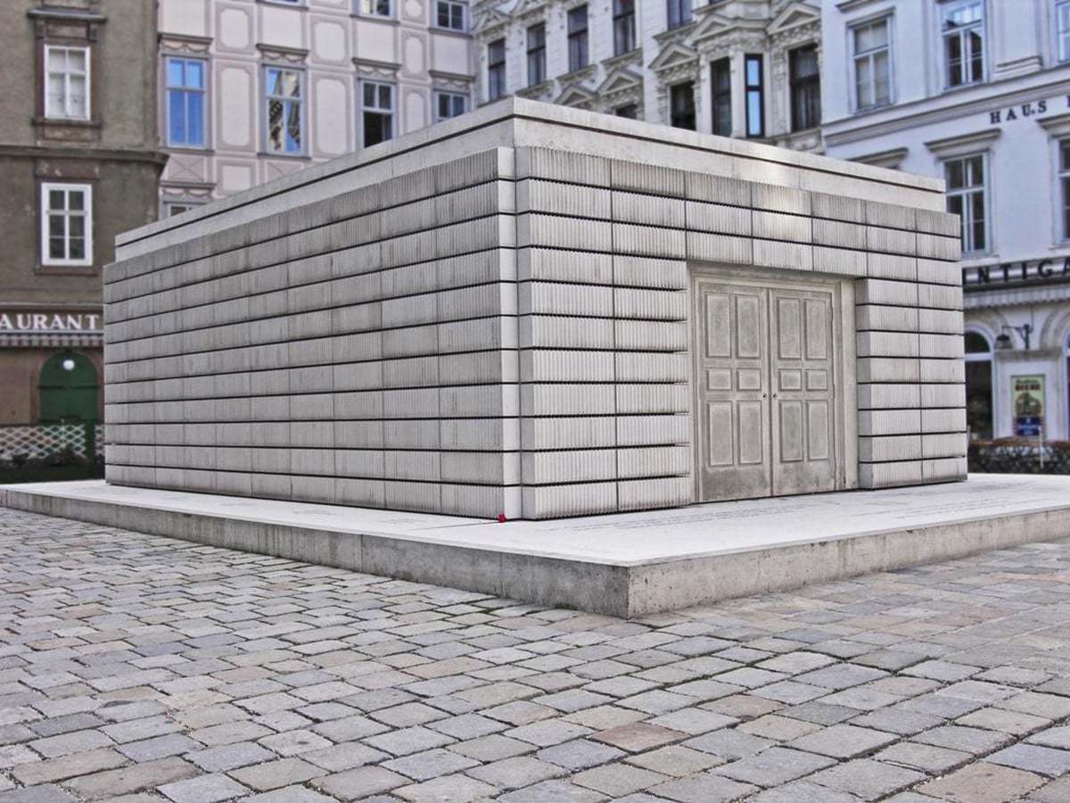 Judenplatz Holocaust Memorial by Rachel Whiteread: A plethora of signs - Sheet6