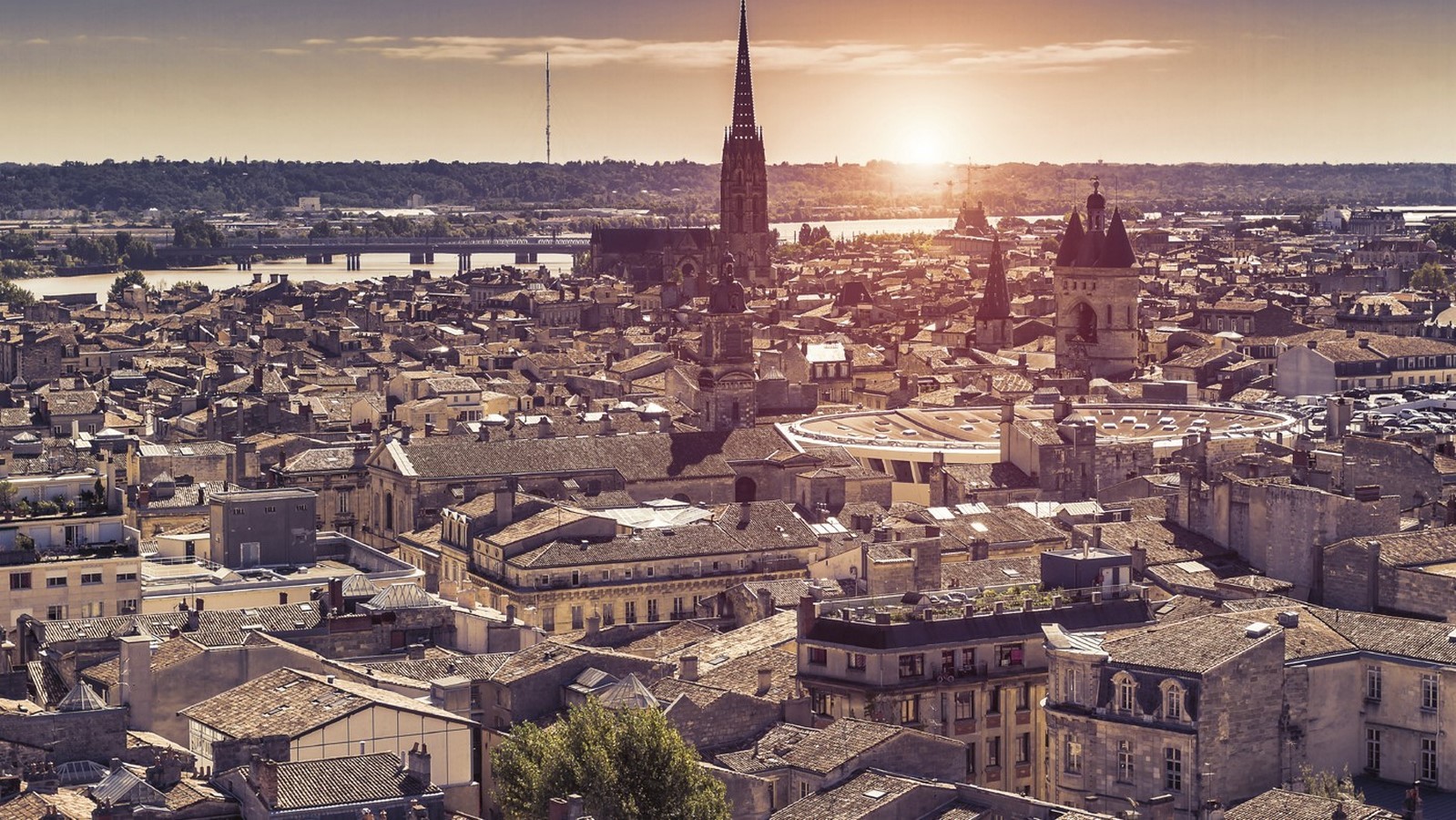 10 Famous structures of Bordeaux, France - Sheet1