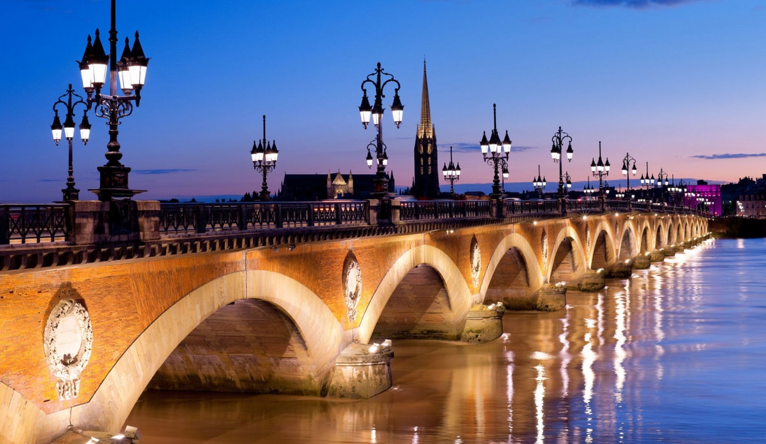 10 Famous structures of Bordeaux, France - Sheet2