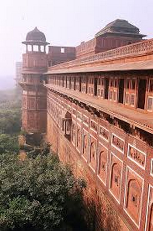 10 Indian structures with islamic influence in their design