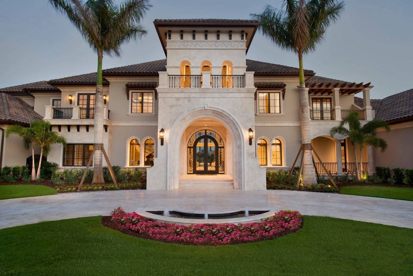 10 Things you did not know about Mediterranean Revival architecture -The symmetry of facades