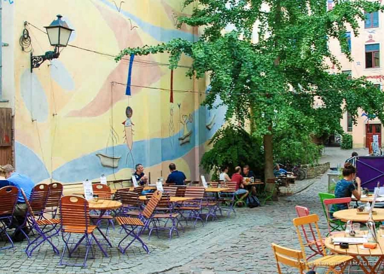 Kunsthofpassage cafes ©A S Galffy images
