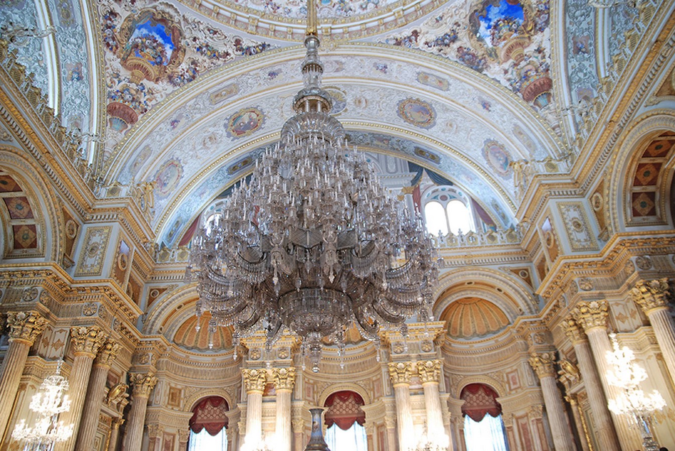 Dolmabahçe Palace by Mihran Mesrobian: The flamboyant Palace - Sheet2