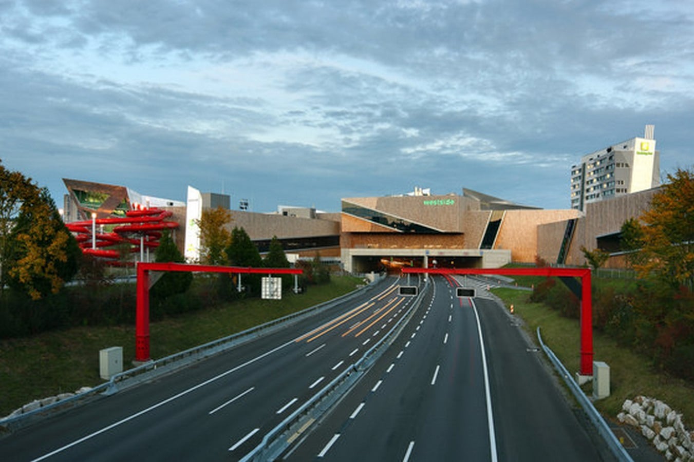 Westside Shopping and Leisure Centre by Daniel Libeskind: Unification of commerce, culture and leisure - Sheet3