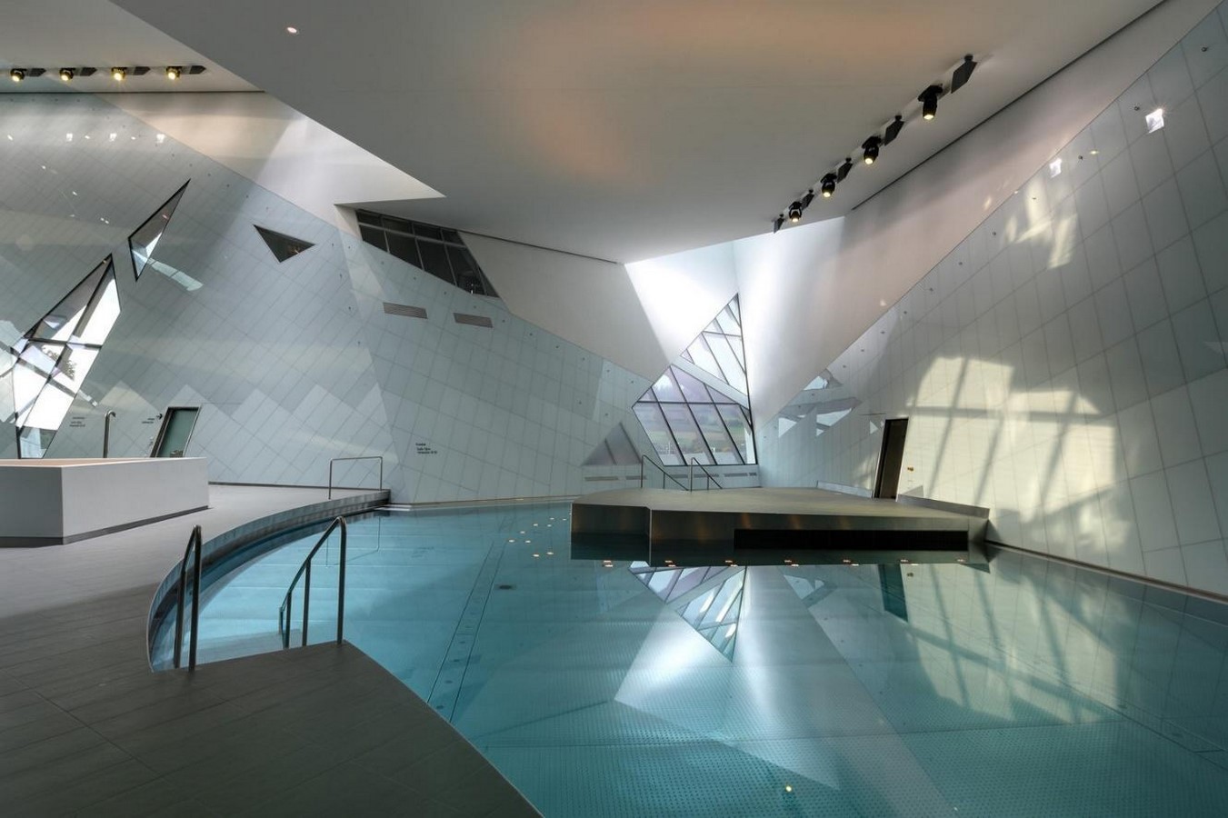 Westside Shopping and Leisure Centre by Daniel Libeskind: Unification of commerce, culture and leisure - Sheet7