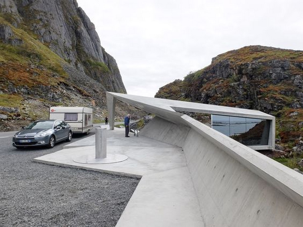 The delusive mirrored rest area in Northern Norway - Sheet1