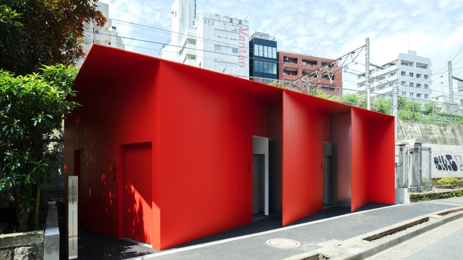 Nao Tamura's all-red restroom - Sheet1