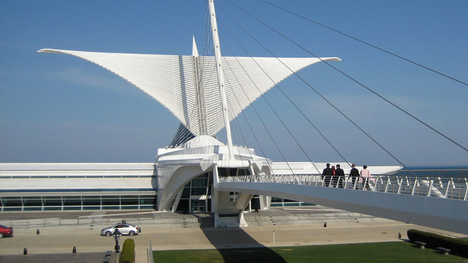 Milwaukee Art Museum by Santiago Calatrava: A spectacular kinetic structure - Sheet2