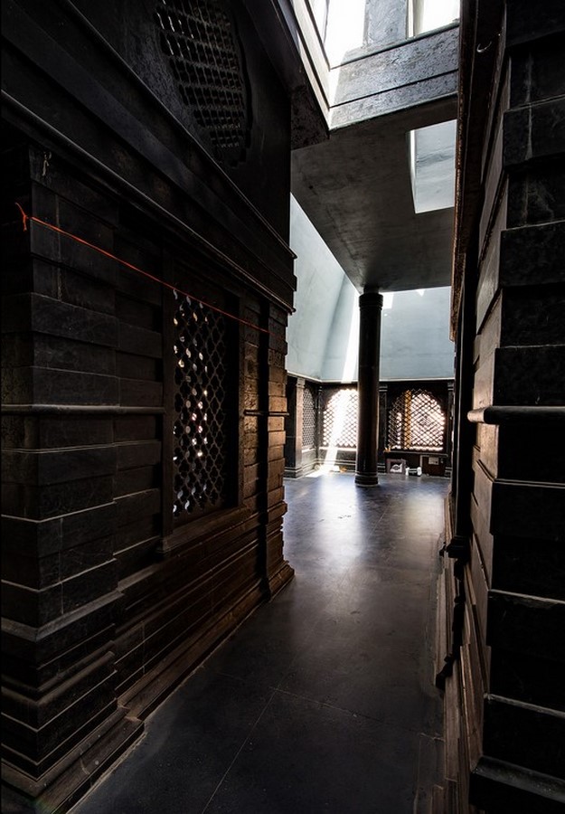 As one moves from the entrance to the core of the building the interior of the space changes © Vikrant Dashputre