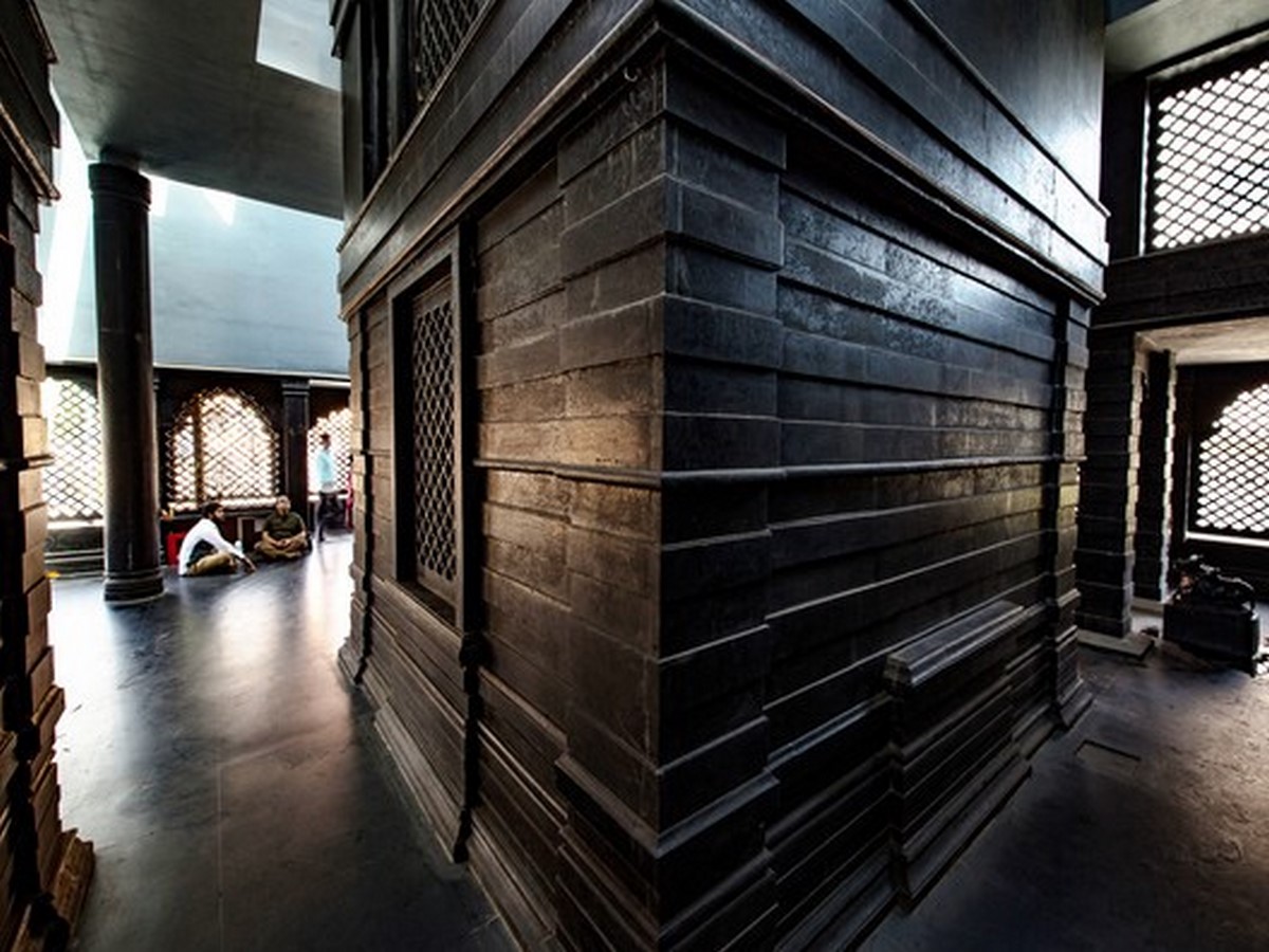 rustic charm through the use of local stone © Vikrant Dashputre