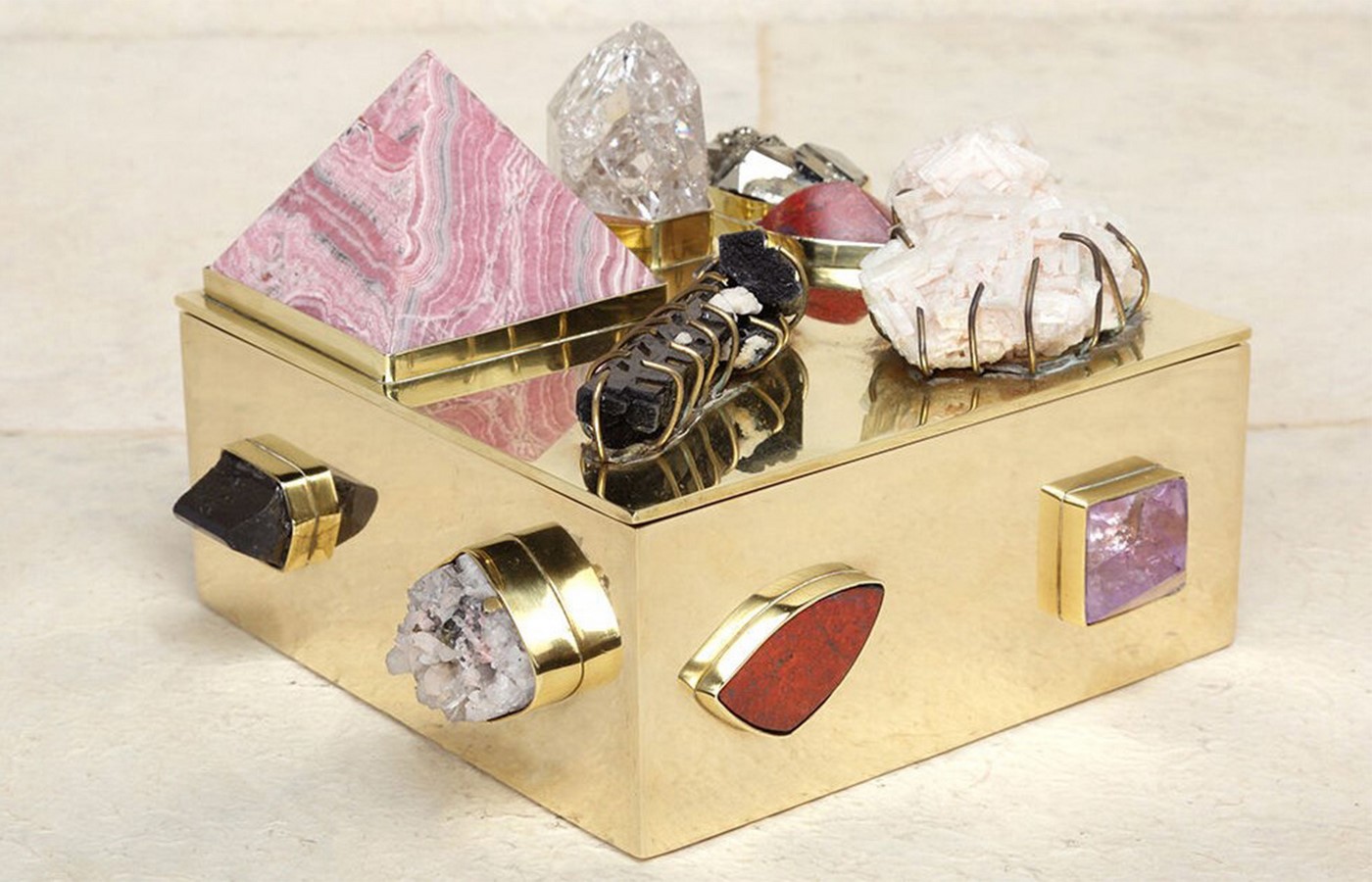 Superluxe Bauble Box Large, a box design by Kelly Wearstler’s Interior Design Studio © 2020 Kelly Wearstler